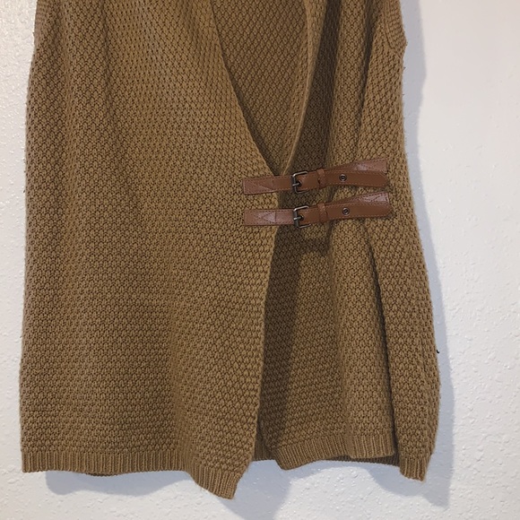 H&M sweater vest. Size Medium. Never been worn. In perfect condition - Picture 4 of 4